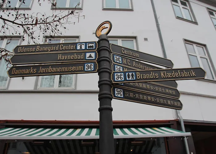 The Cozy Cave Center Апартаменты